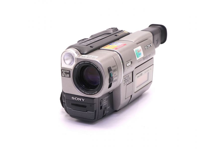 Кассетная видеокамера Sony CCD-TRV57E (Video8)