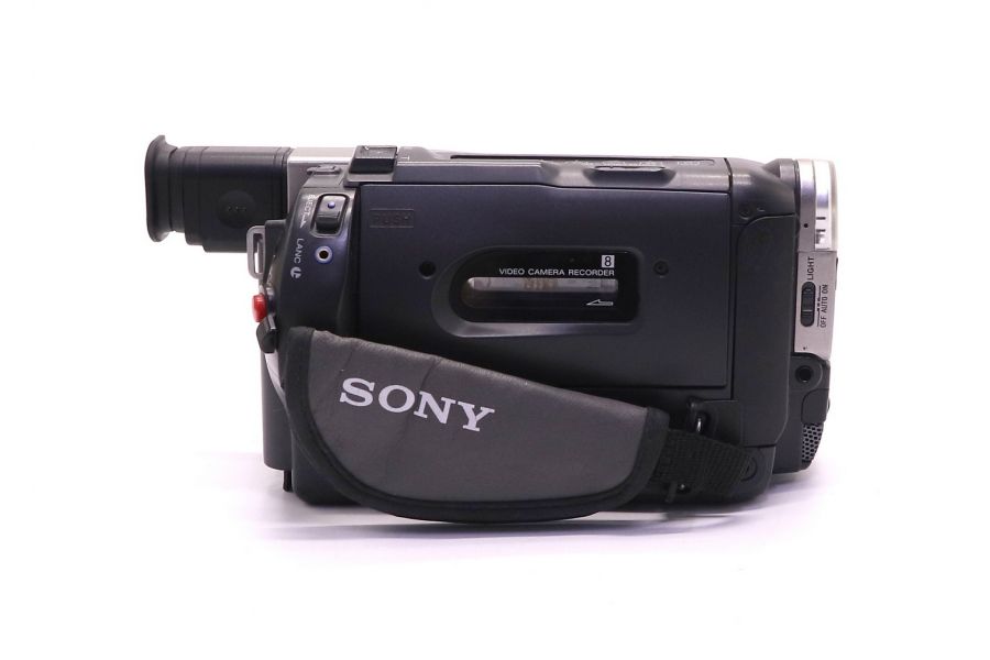 Кассетная видеокамера Sony CCD-TRV57E (Video8)