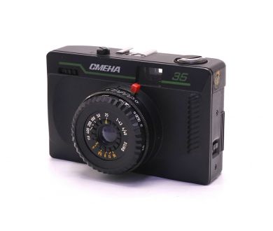 Советский пленочный фотоаппарат Смена 35
