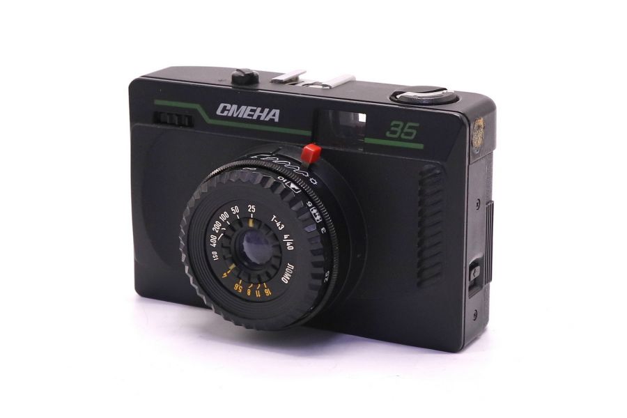 Советский пленочный фотоаппарат Смена 35