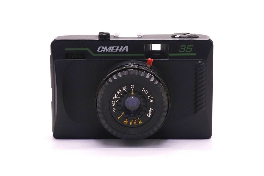 Советский пленочный фотоаппарат Смена 35
