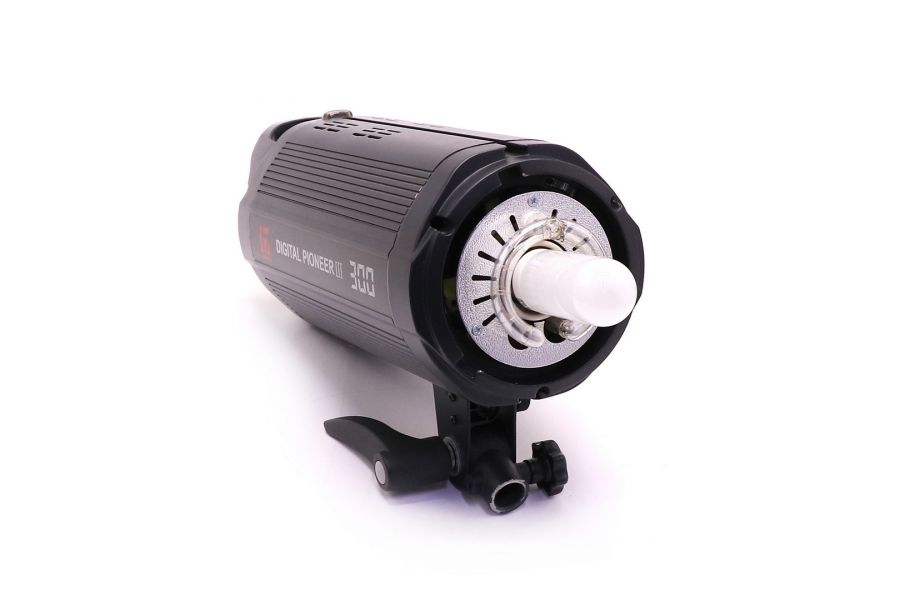 Студийный моноблок Jinbei Digital Pioneer III 300 в упаковке