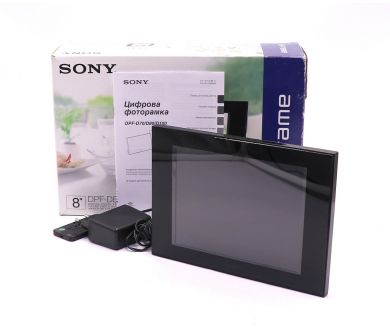 Цифровая фоторамка Sony DPF-D80 в упаковке