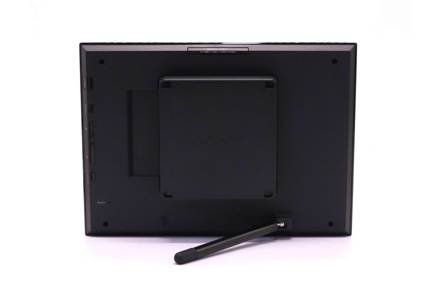 Цифровая фоторамка Sony DPF-D80 в упаковке