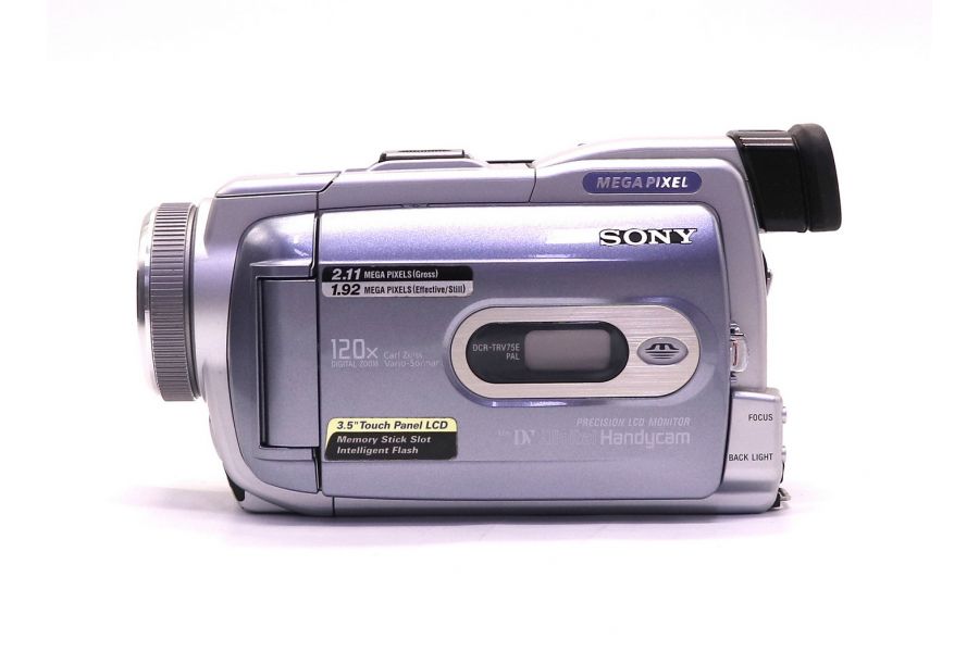 Цифровая видеокамера Sony DCR-TRV75E Digital8