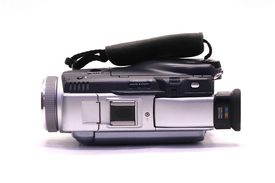 Цифровая видеокамера Sony DCR-TRV75E Digital8