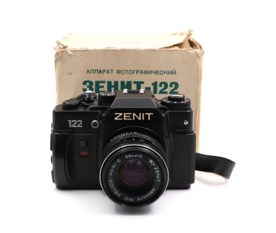 Советский фотоаппарат Зенит 122 в упаковке