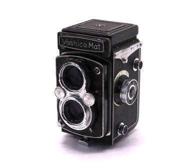Двухобъективный зеркальный фотоаппарат Yashica-Mat