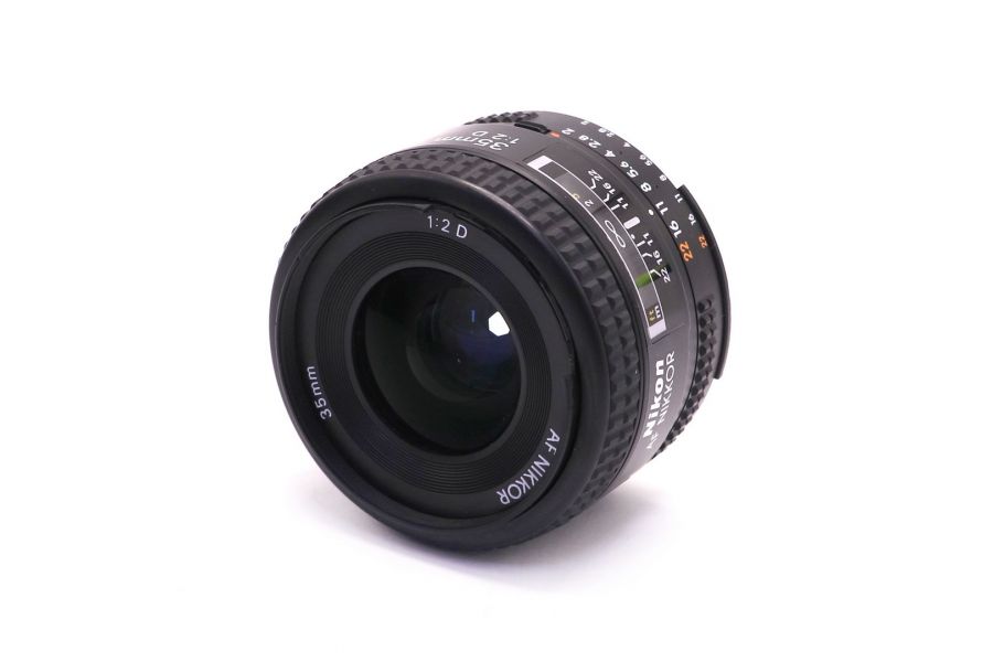 Светосильный объектив Nikon 35mm f/2D AF Nikkor