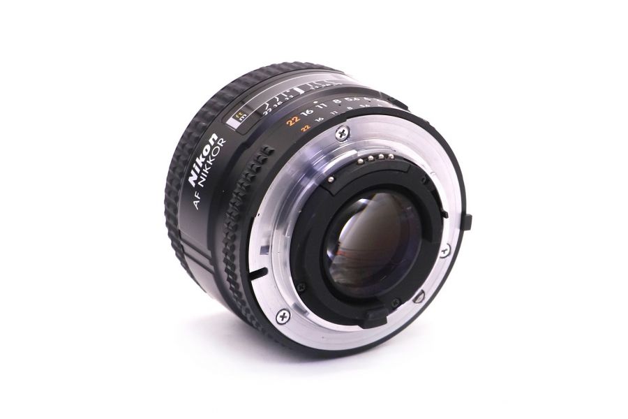 Светосильный объектив Nikon 35mm f/2D AF Nikkor