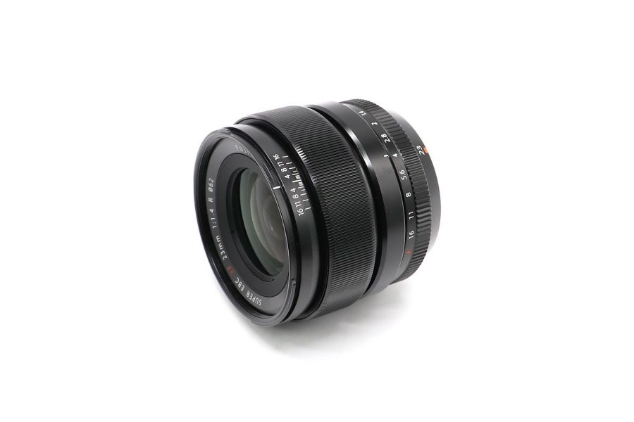 Объектив цифровой Fujifilm XF 23mm f/1.4 R в упаковке