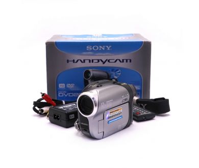 Цифровая видеокамера Sony DCR-DVD202E в упаковке