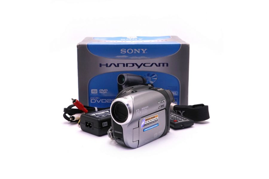 Цифровая видеокамера Sony DCR-DVD202E в упаковке