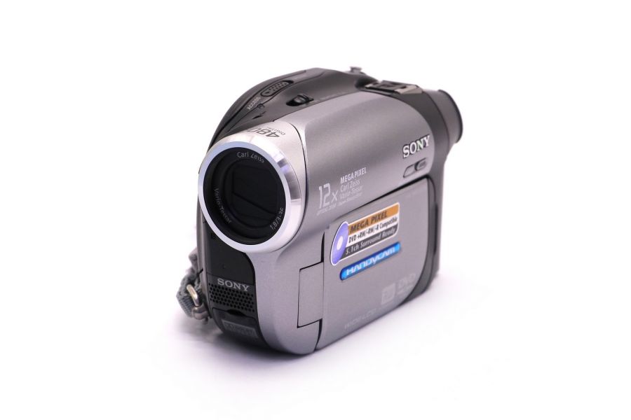 Цифровая видеокамера Sony DCR-DVD202E в упаковке