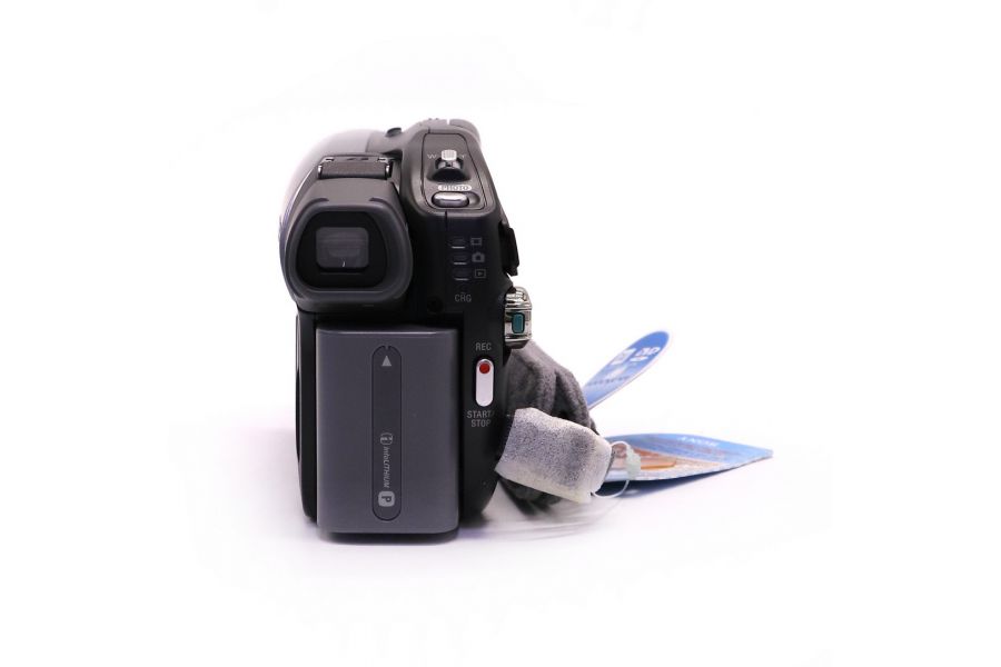 Цифровая видеокамера Sony DCR-DVD202E в упаковке