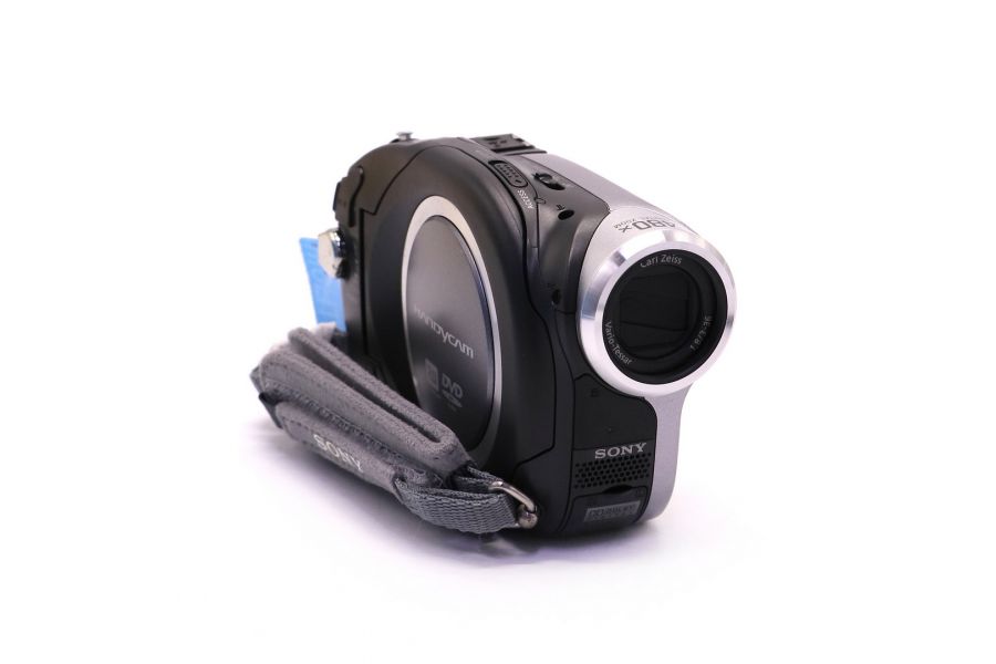 Цифровая видеокамера Sony DCR-DVD202E в упаковке