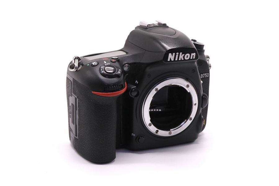 Nikon D750 body в упаковке (пробег 327575 кадров)