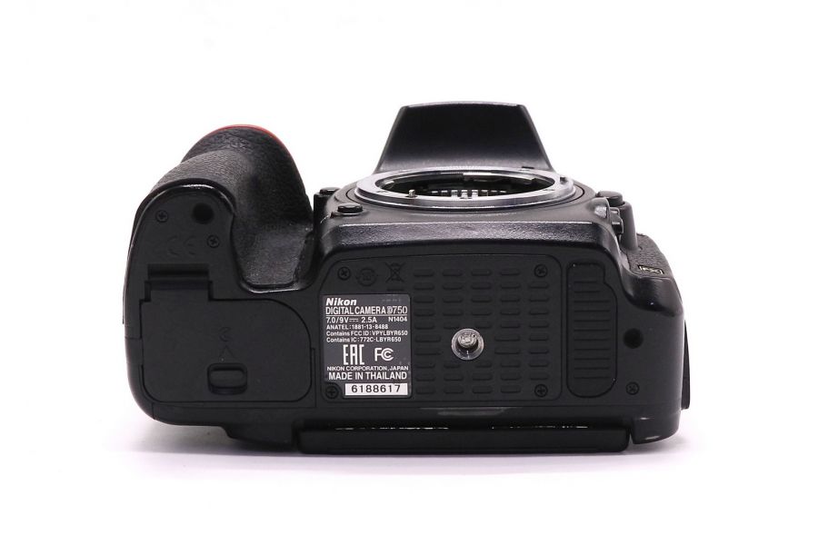 Nikon D750 body в упаковке (пробег 327575 кадров)