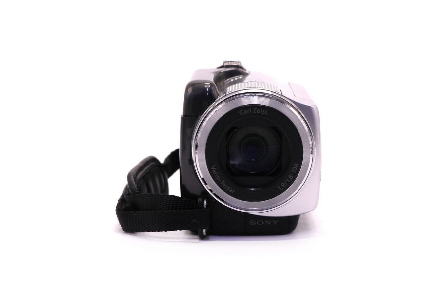 Компактная цифровая видеокамера Sony DCR-SR67E