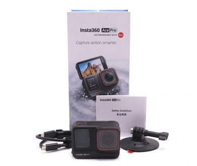 Экшн-камера компактная Insta360 Ace Pro в упаковке