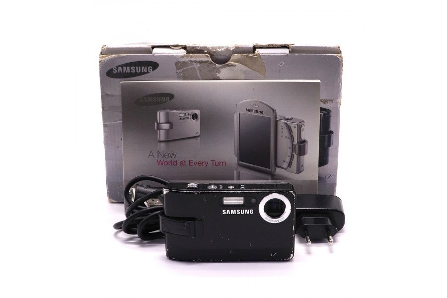Компактный фотоаппарат Samsung i7 в упаковке