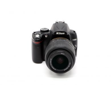 Фотоаппарат Nikon D5000 kit в упаковке (пробег 11460 кадров)