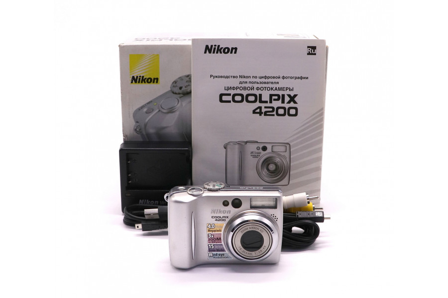 Фотокамера цифровая Nikon Coolpix E4200 в упаковке