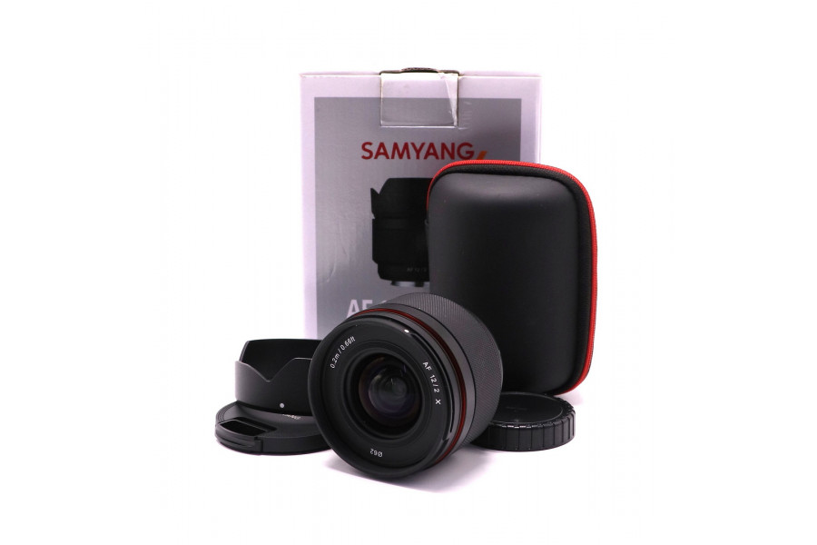Объектив Samyang AF 12mm F2 X в упаковке