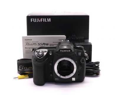 Fujifilm FinePix S5 Pro body в упаковке (пробег 46300 кадров)
