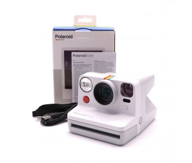Пленочная фотокамера Polaroid Now в упаковке