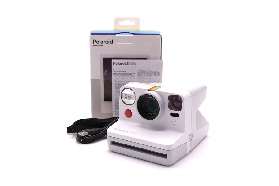 Пленочная фотокамера Polaroid Now в упаковке