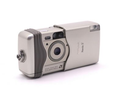 Плёночная камера Nikon Nuvis S в упаковке