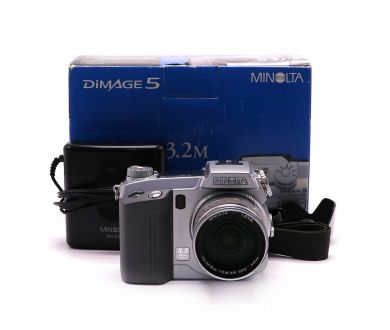 Цифровая камера Minolta Dimage 5 в упаковке