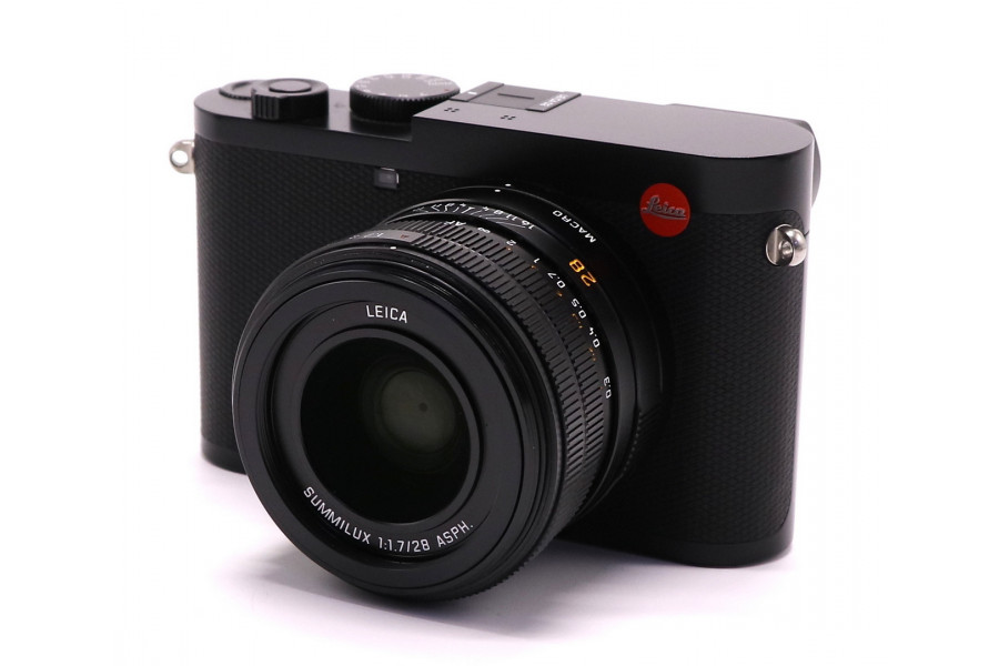Полнокадровая компактная камера Leica Q2