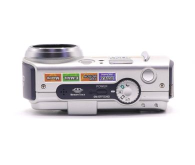 Компактный Sony Cyber-shot DSC-P50 в упаковке