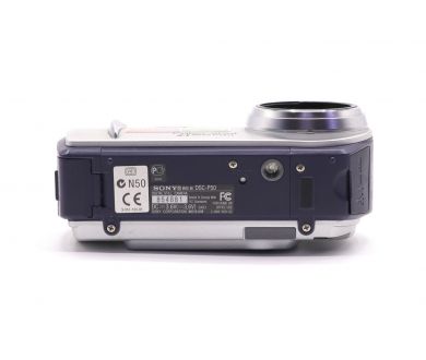 Компактный Sony Cyber-shot DSC-P50 в упаковке