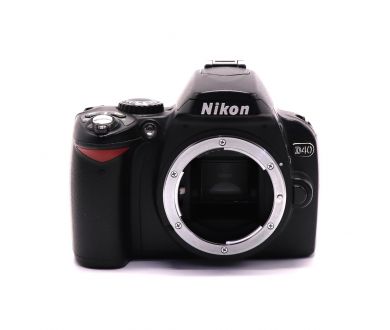 Камера Nikon D40 body в упаковке (пробег 17240 кадров)