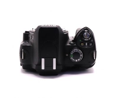 Камера Nikon D40 body в упаковке (пробег 17240 кадров)