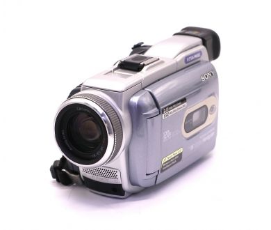 Цифровая видеокамера Sony DCR-TRV75E
