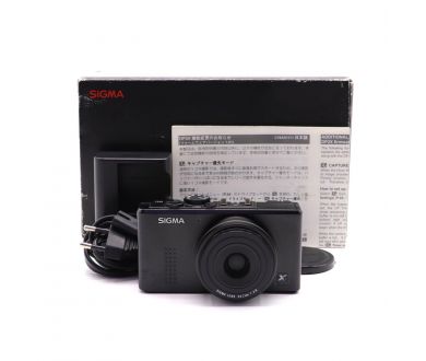 Цифровая фотокамера Sigma DP2x в упаковке