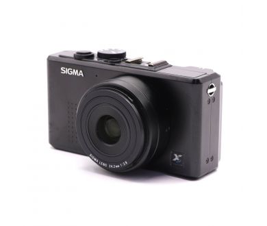 Цифровая фотокамера Sigma DP2x в упаковке