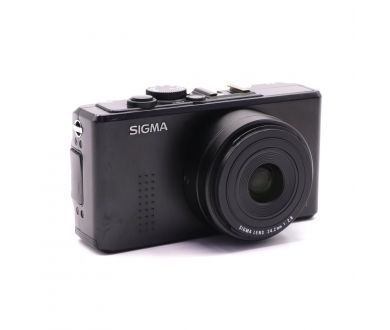 Цифровая фотокамера Sigma DP2x в упаковке