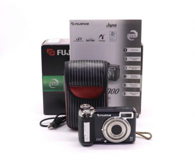 Цифровая камера Fujifilm FinePix E900 в упаковке