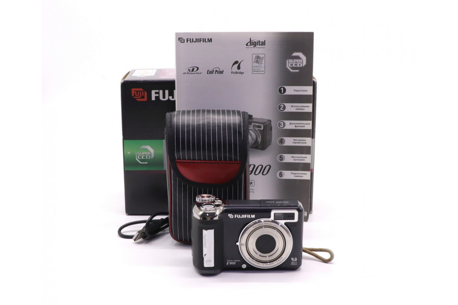Цифровая камера Fujifilm FinePix E900 в упаковке