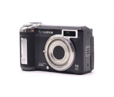 Цифровая камера Fujifilm FinePix E900 в упаковке