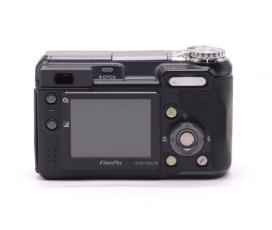 Цифровая камера Fujifilm FinePix E900 в упаковке