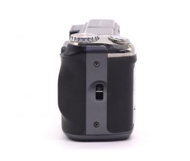 Цифровая камера Fujifilm FinePix E900 в упаковке