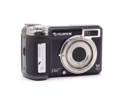 Цифровая камера Fujifilm FinePix E900 в упаковке