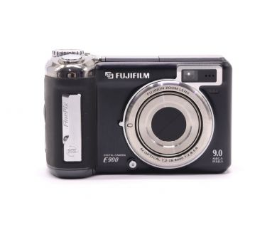 Цифровая камера Fujifilm FinePix E900 в упаковке