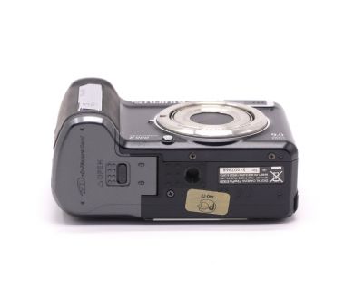 Цифровая камера Fujifilm FinePix E900 в упаковке